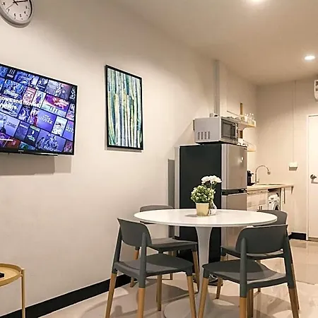 S2 Silom Large Room 4-6 Guests Full Kitchen Wifi