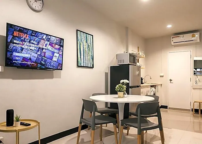 S2 Silom Large 4-6 Guests Full Kitchen Wifi