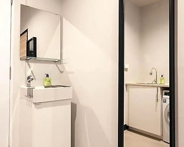 S2 Silom Large 4-6 Guests Full Kitchen Wifi ホテル 2*
